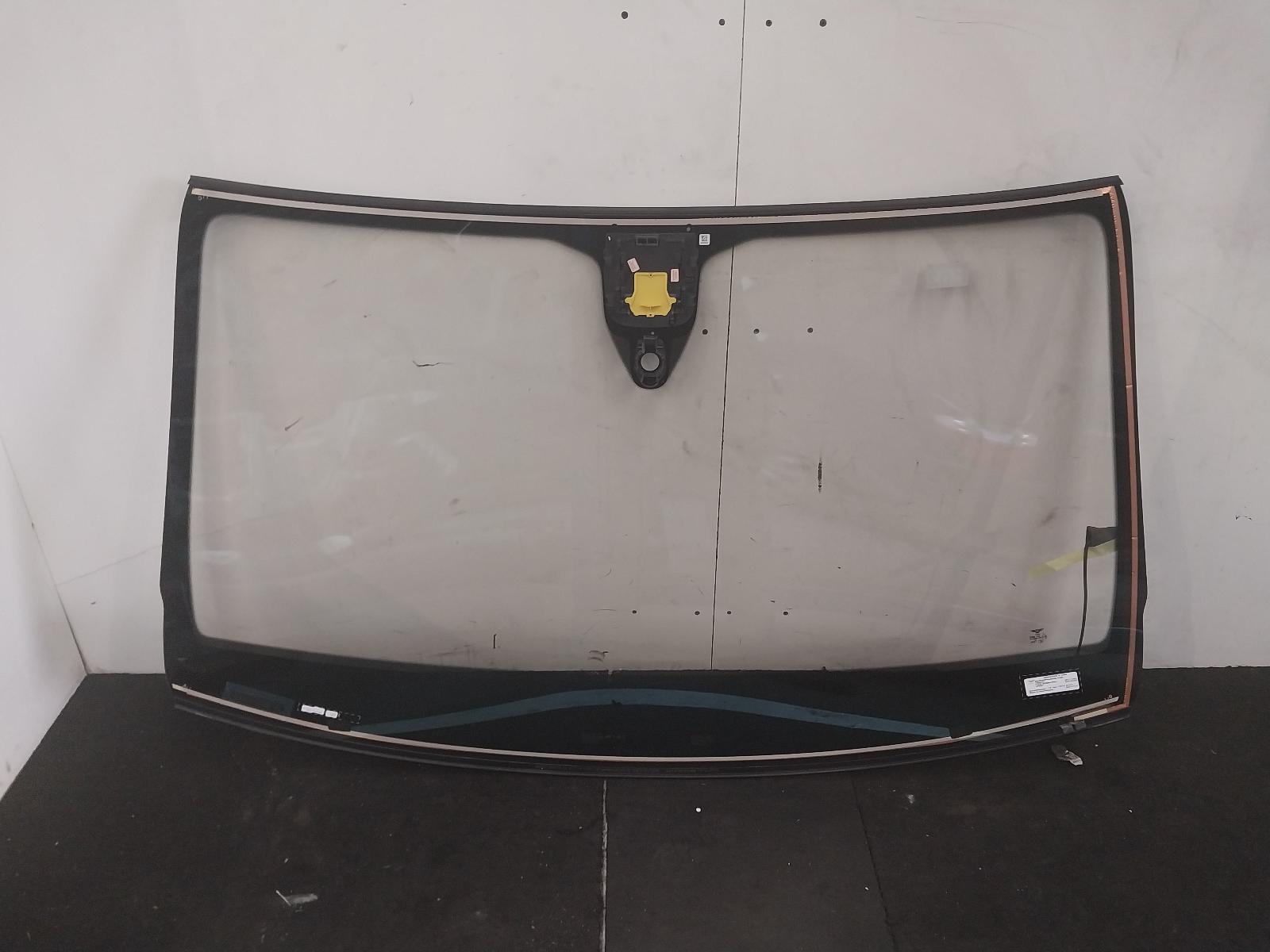 2024 Bentley Bentayga Windshield View Auto part Windshield Bentley Bentayga 2024
