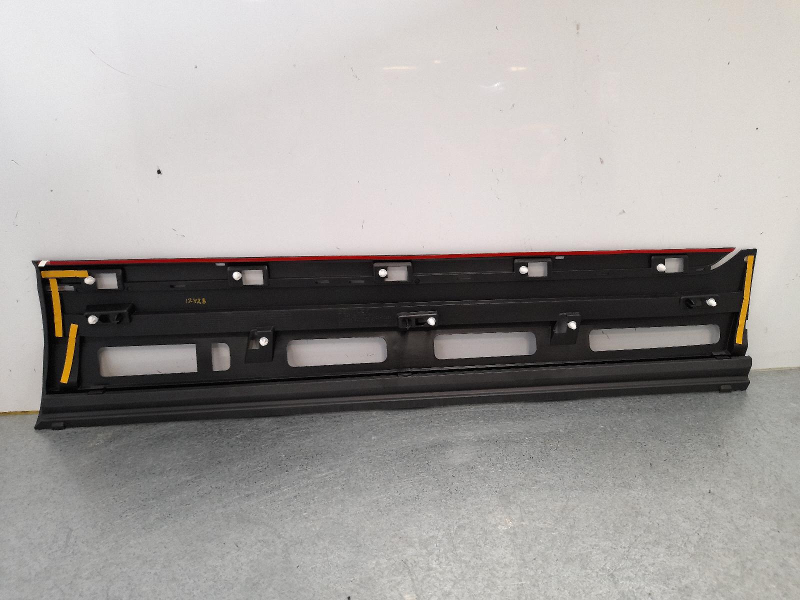 View Auto part Body/Door Mould Bentley Bentayga 2024