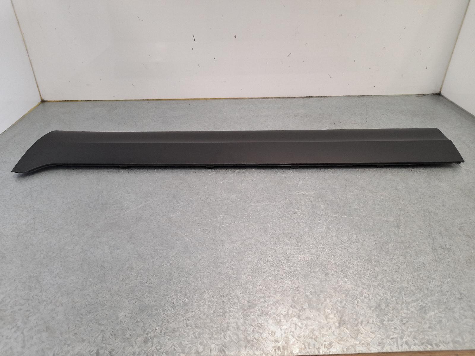 View Auto part Body/Door Mould Bentley Bentayga 2024