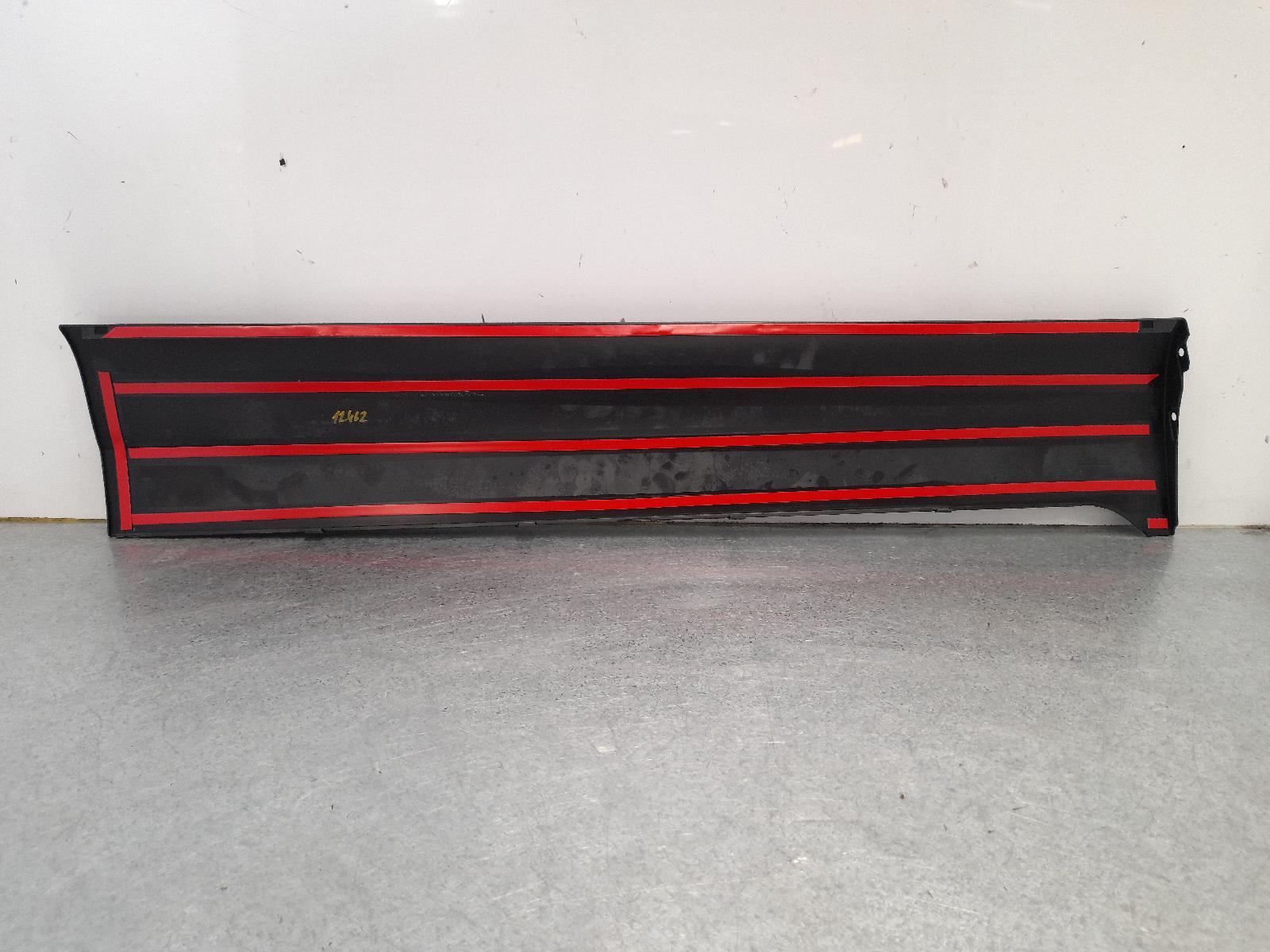 View Auto part Body/Door Mould Bentley Bentayga 2024