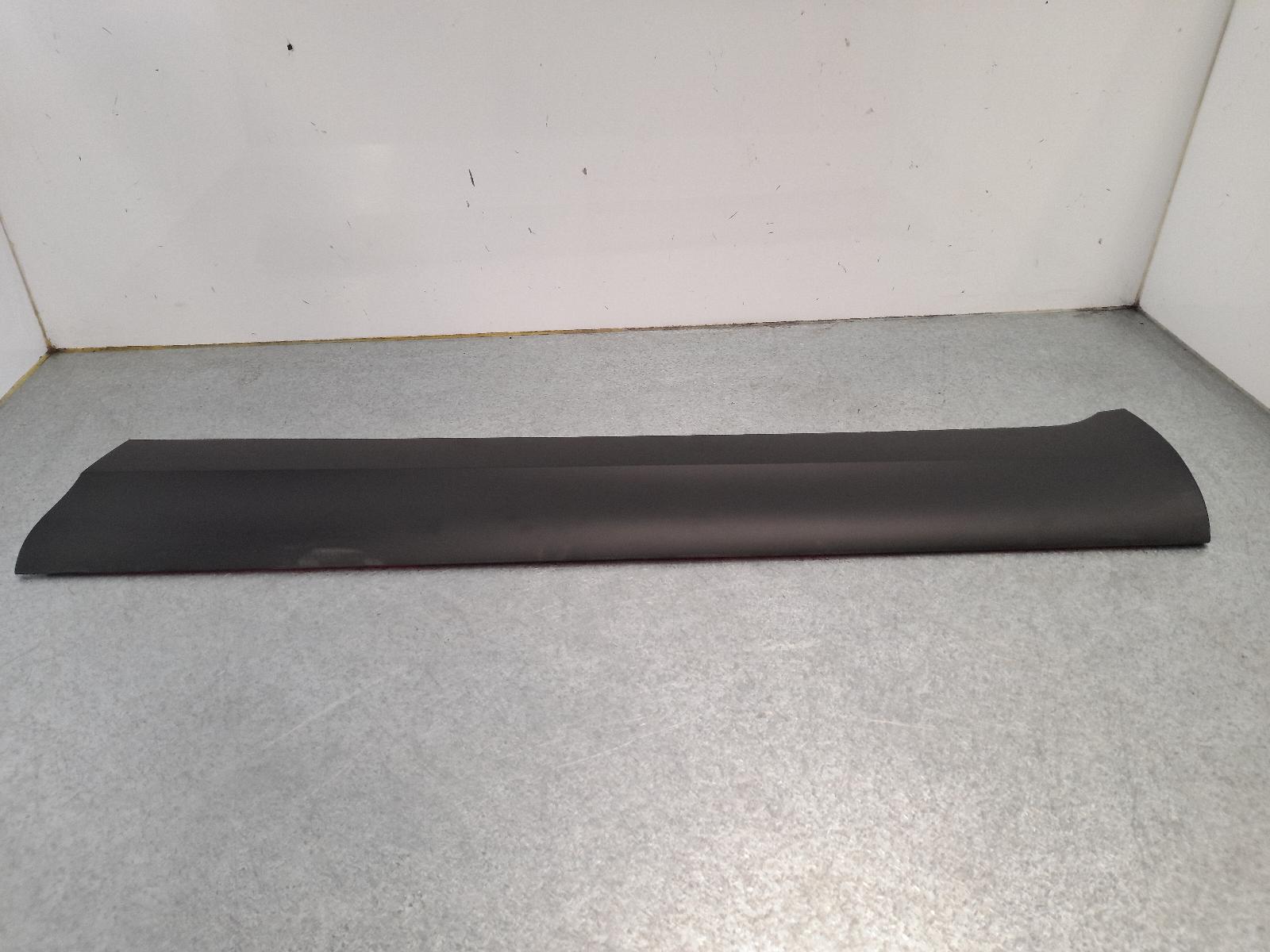 View Auto part Body/Door Mould Bentley Bentayga 2024