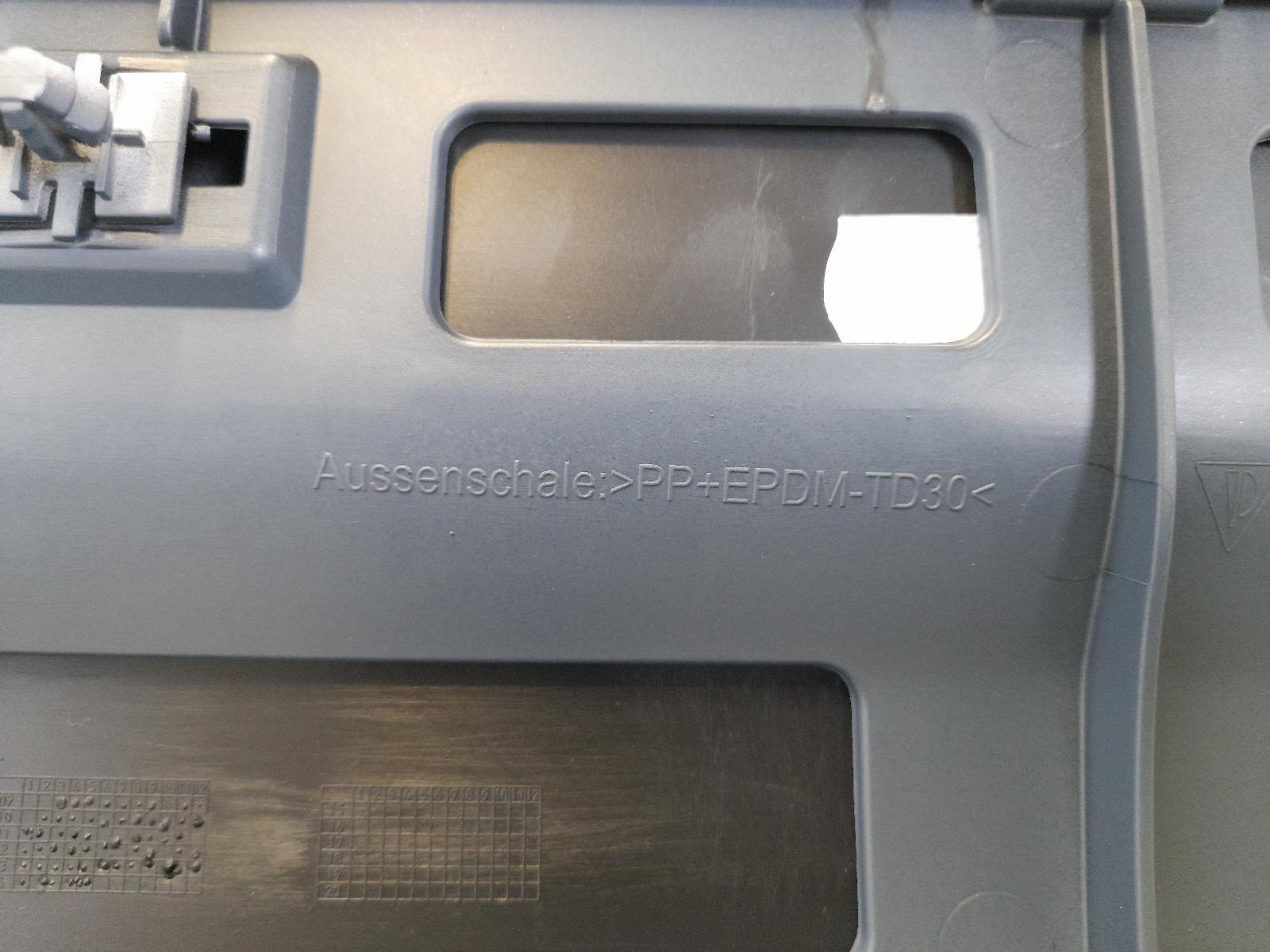 View Auto part Body/Door Mould Porsche Cayenne 2015