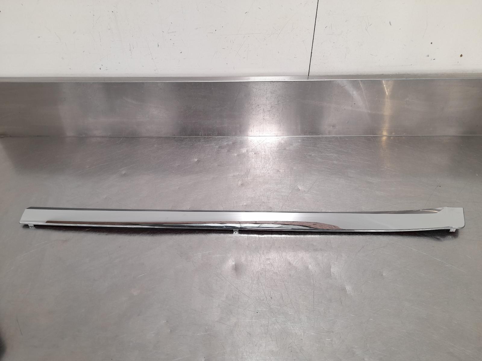 2018 Bentley Bentayga Body/Door Mould View Auto part Body/Door Mould Bentley Bentayga 2018