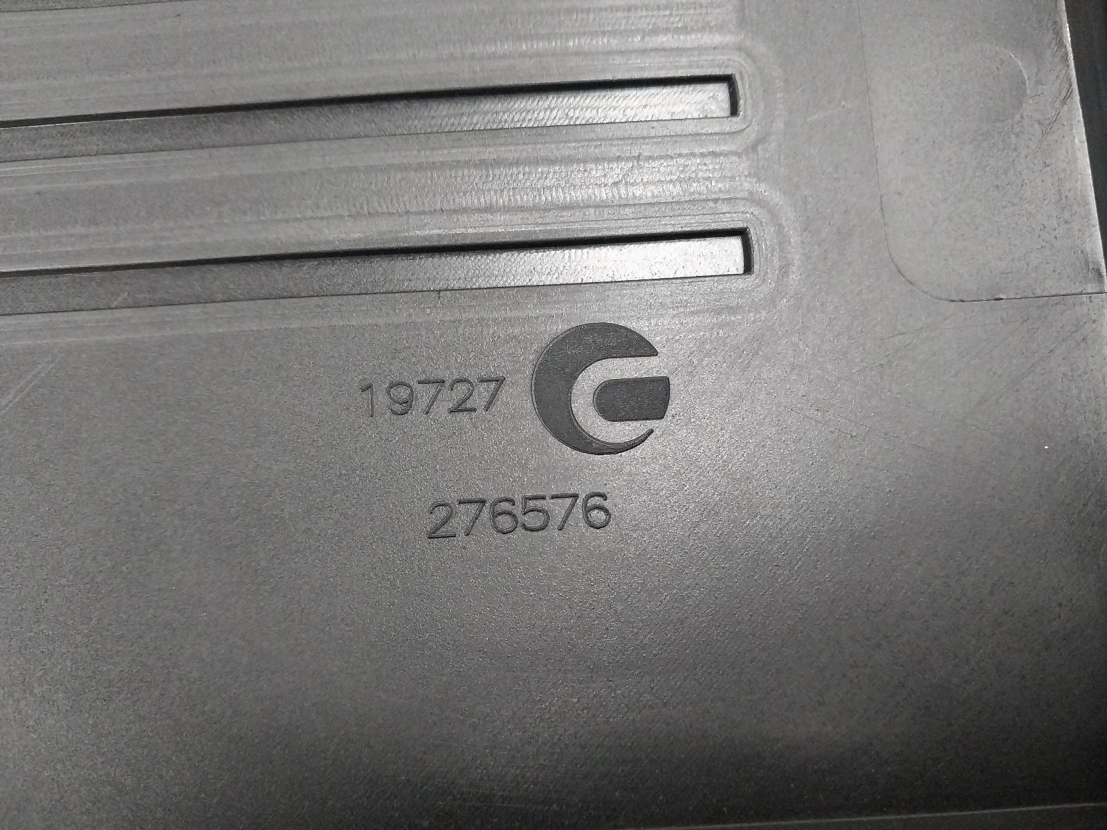 View Auto part Air Cleaner/Box Ferrari F12 2013