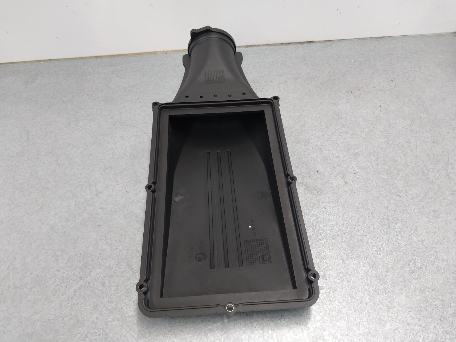 View Auto part Air Cleaner/Box Ferrari F12 2013