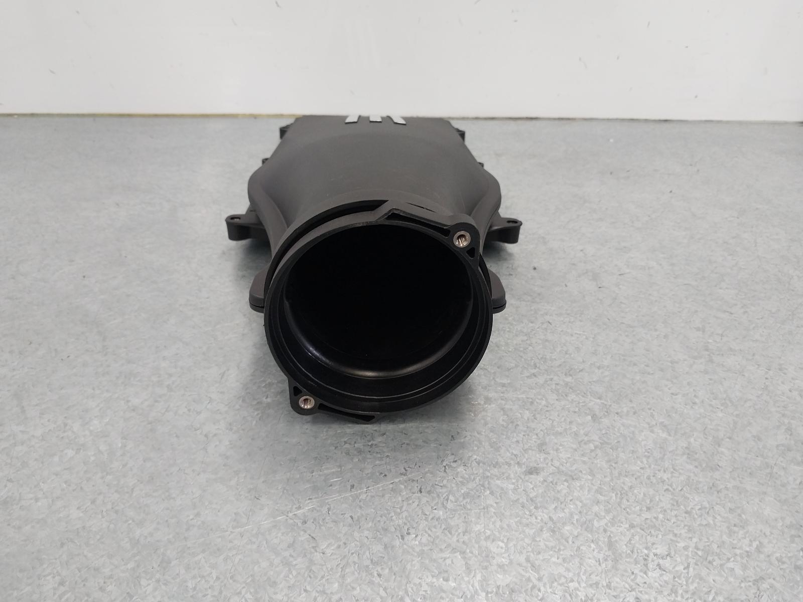 View Auto part Air Cleaner/Box Ferrari F12 2013