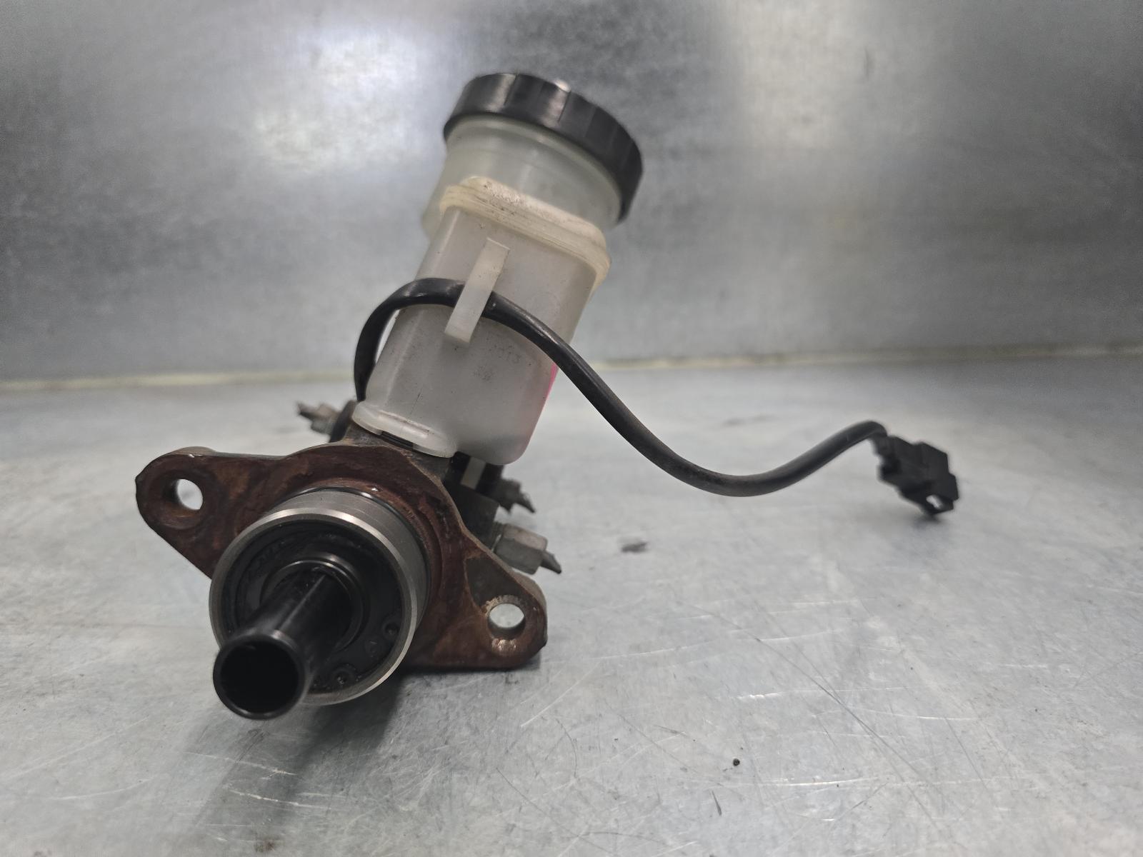 View Auto part Master Cylinder Daihatsu Terios 2004