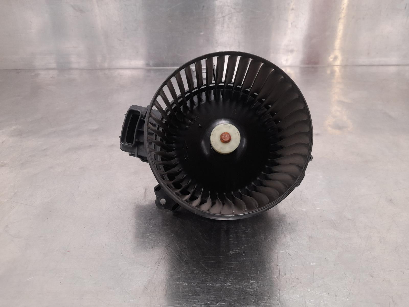 View Auto part Heater Fan Motor Suzuki Jimny 2021