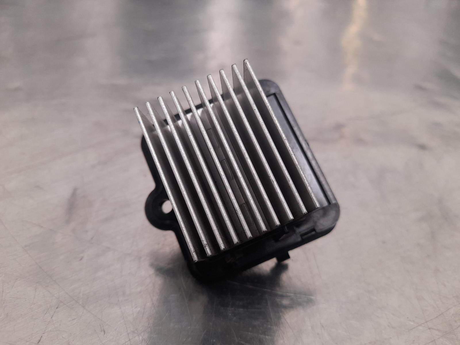 View Auto part Fan Speed Resistor Suzuki Jimny 2021