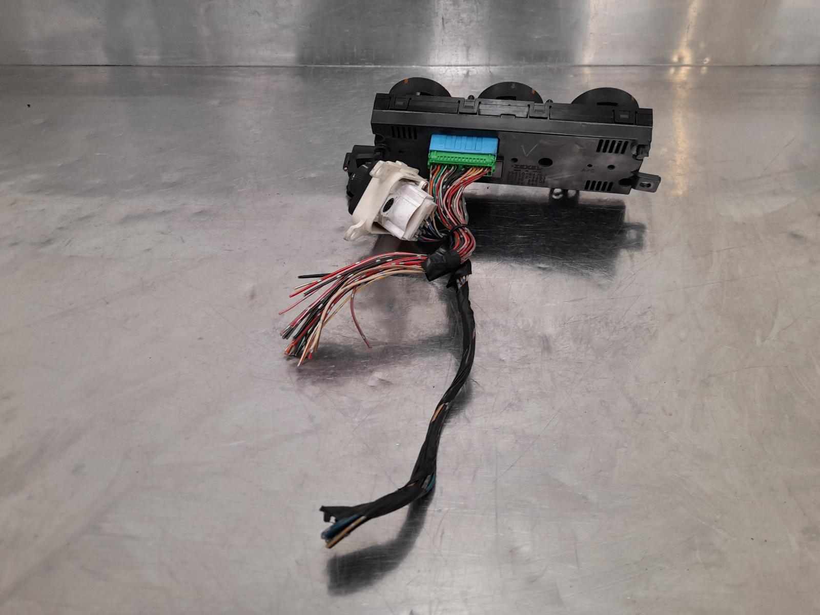 View Auto part Heater/Ac Controls Suzuki Xl7 2005