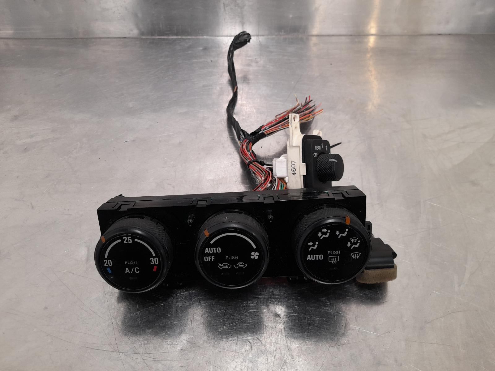 View Auto part Heater/Ac Controls Suzuki Xl7 2005