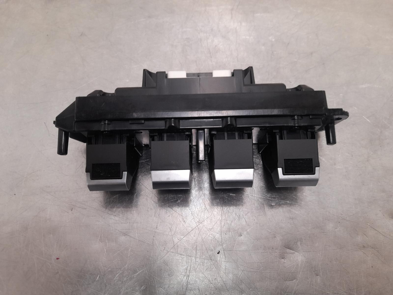 View Auto part Pwr Dr Wind Switch Suzuki Jimny 2021