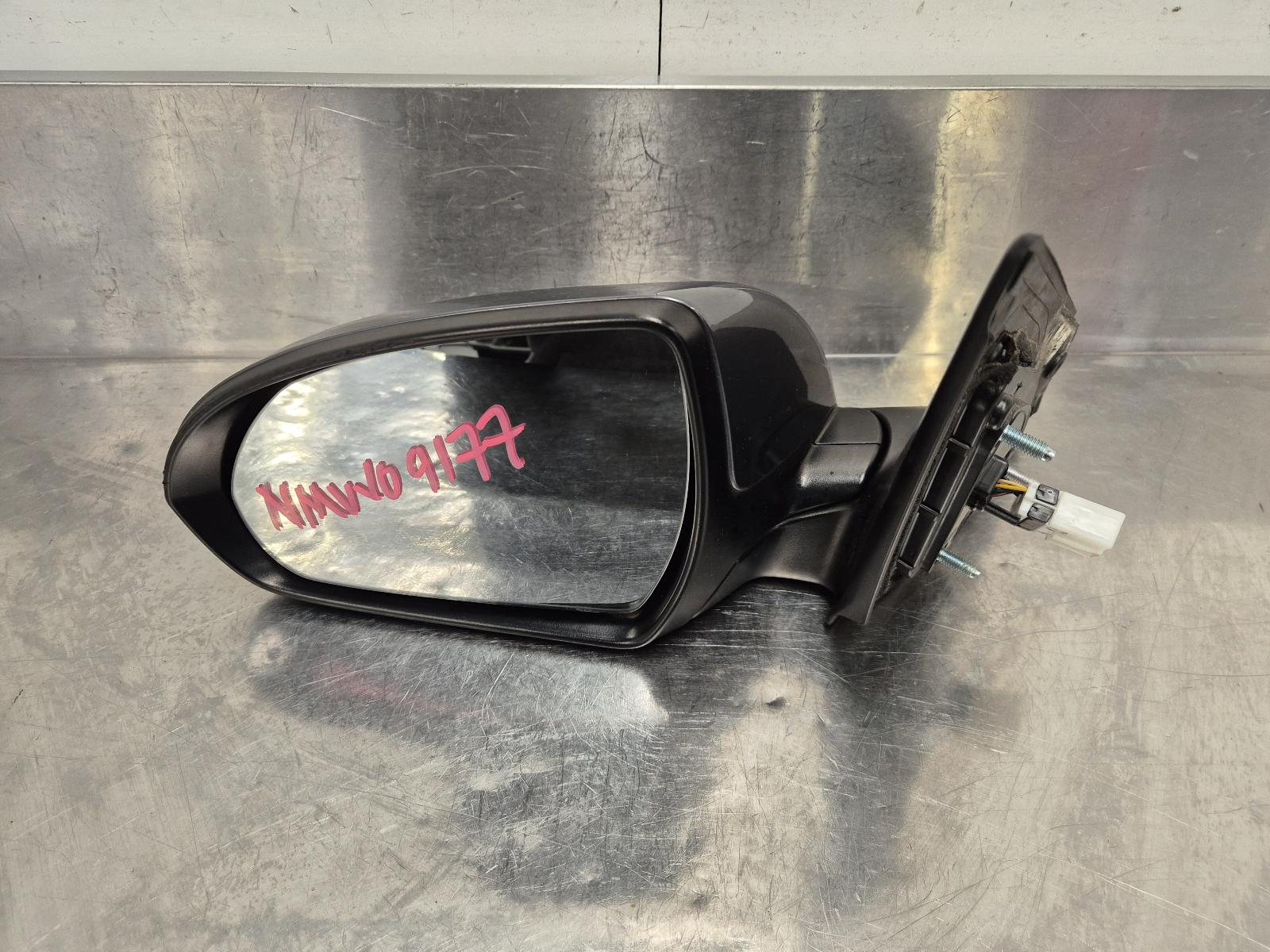 View Auto part Left Door Mirror Hyundai Elantra 2017
