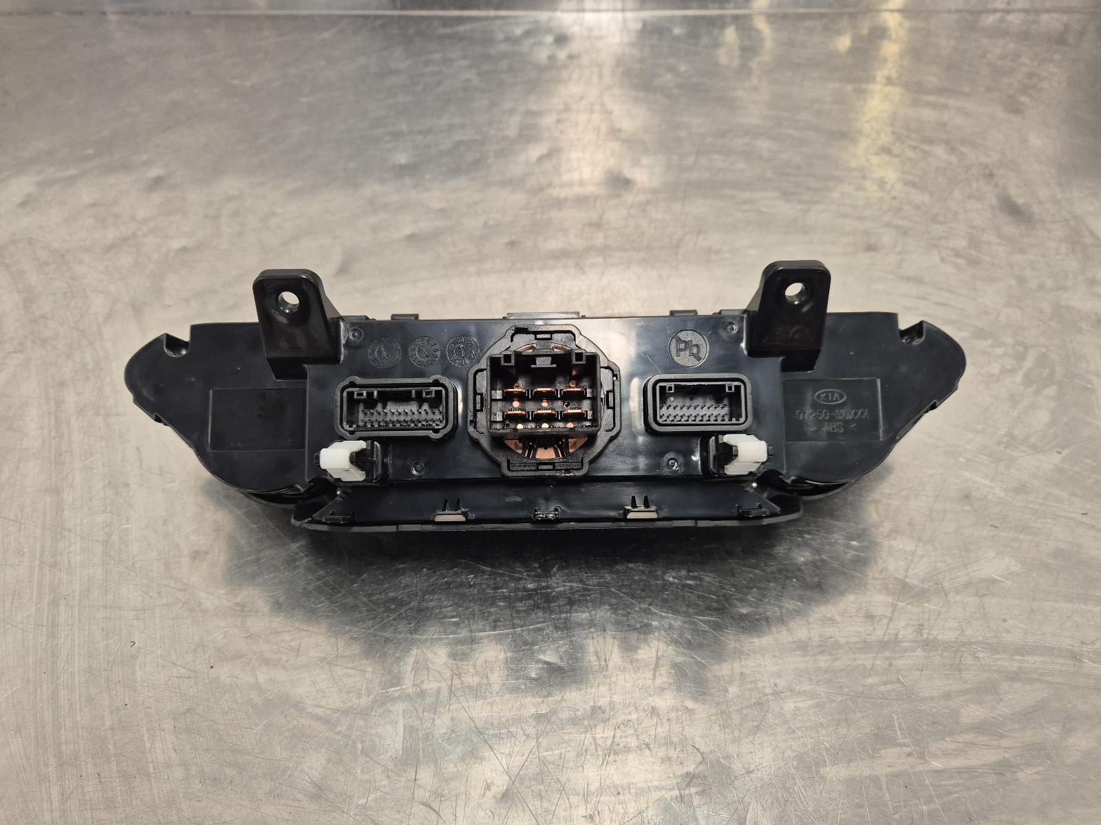 View Auto part Heater/Ac Controls Kia Cerato 2020