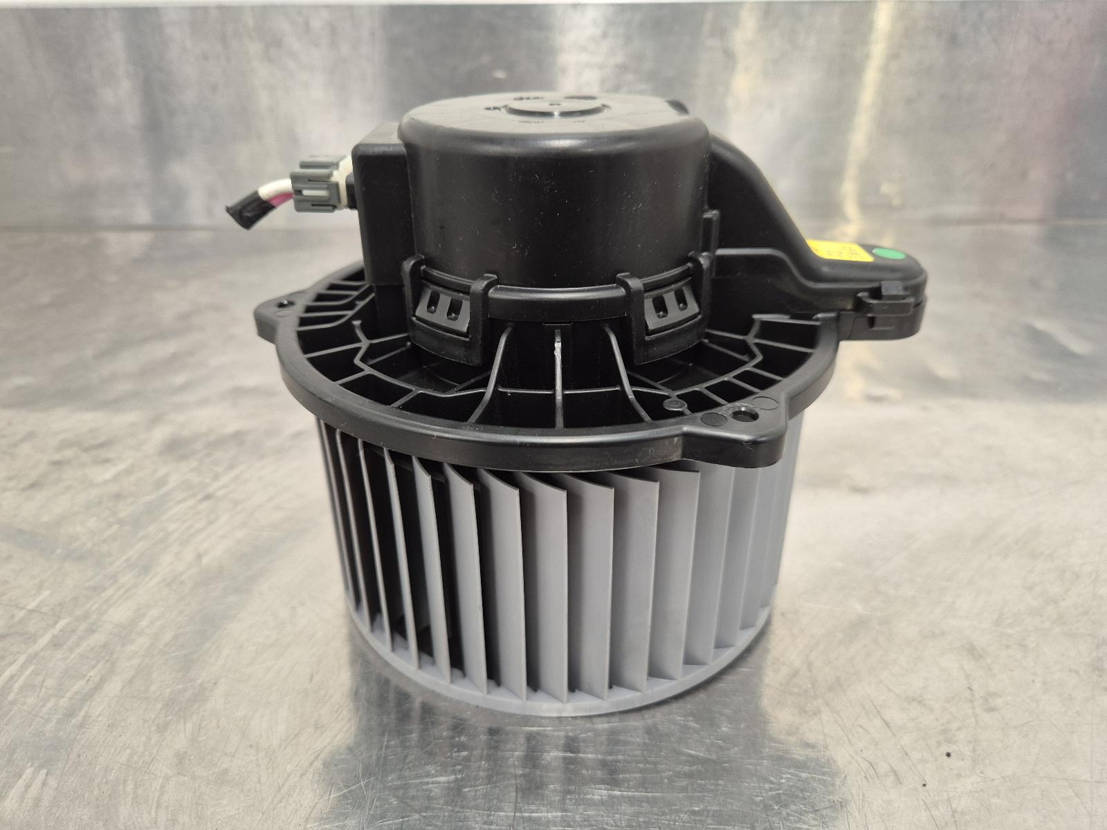 View Auto part Heater Fan Motor Kia Cerato 2020