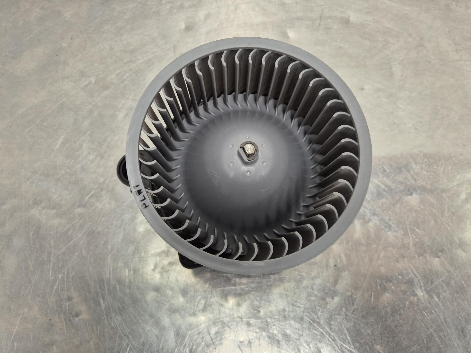 View Auto part Heater Fan Motor Kia Cerato 2020