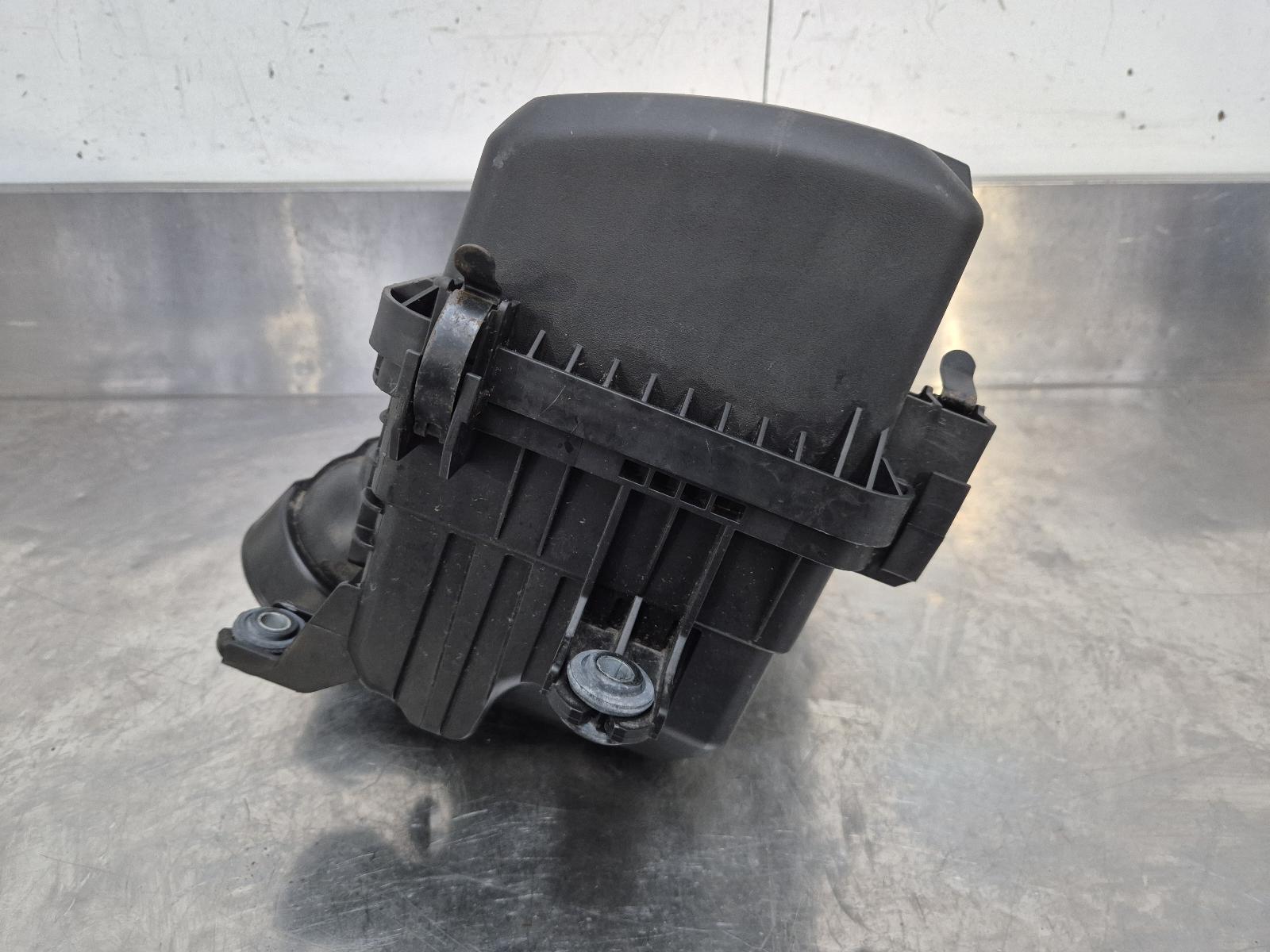 View Auto part Air Cleaner/Box Kia Cerato 2020