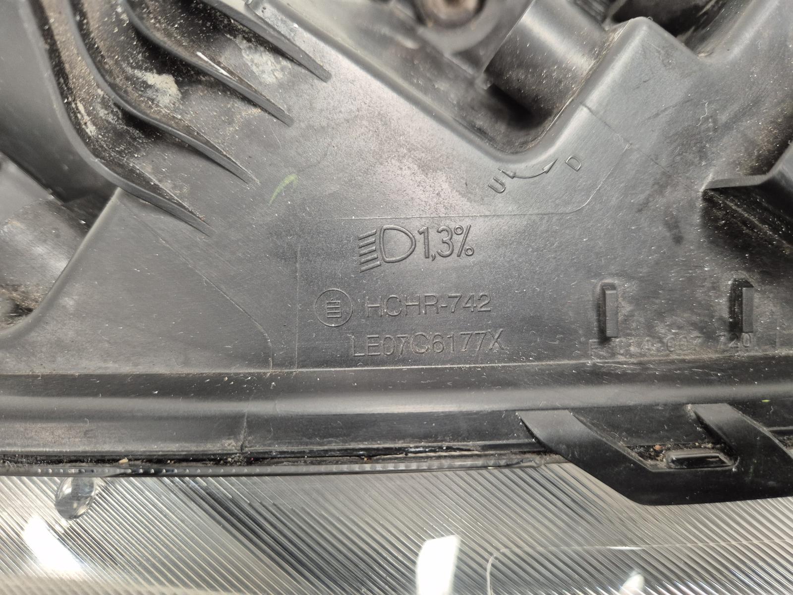 View Auto part Right Headlamp Suzuki Kizashi 2013