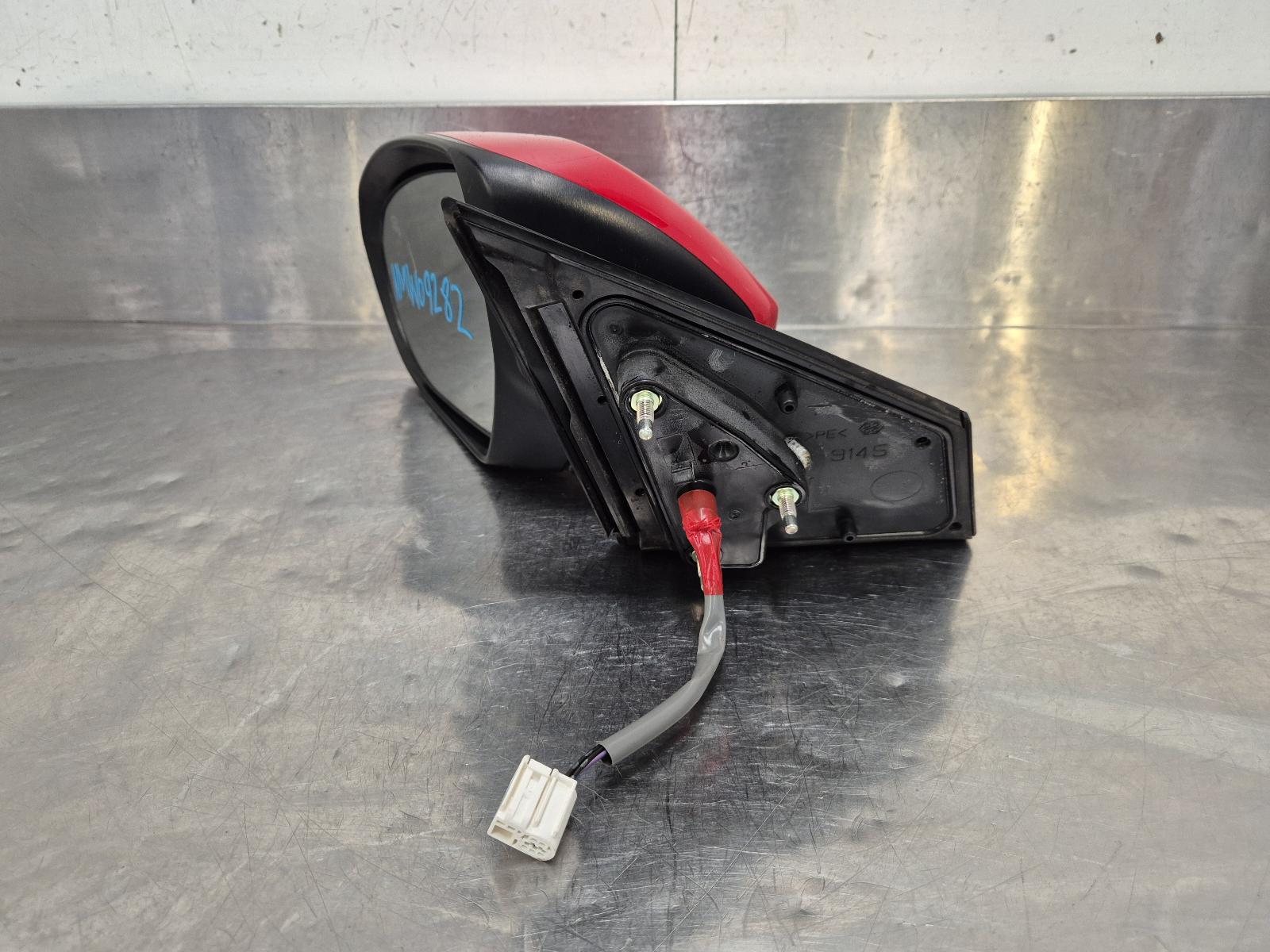 2013 Suzuki Kizashi Left Door Mirror View Auto part Left Door Mirror Suzuki Kizashi 2013