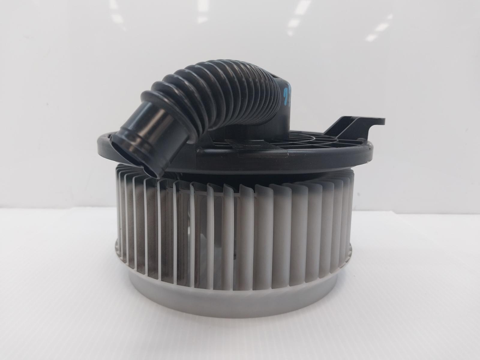 View Auto part Heater Fan Motor Suzuki Kizashi 2013