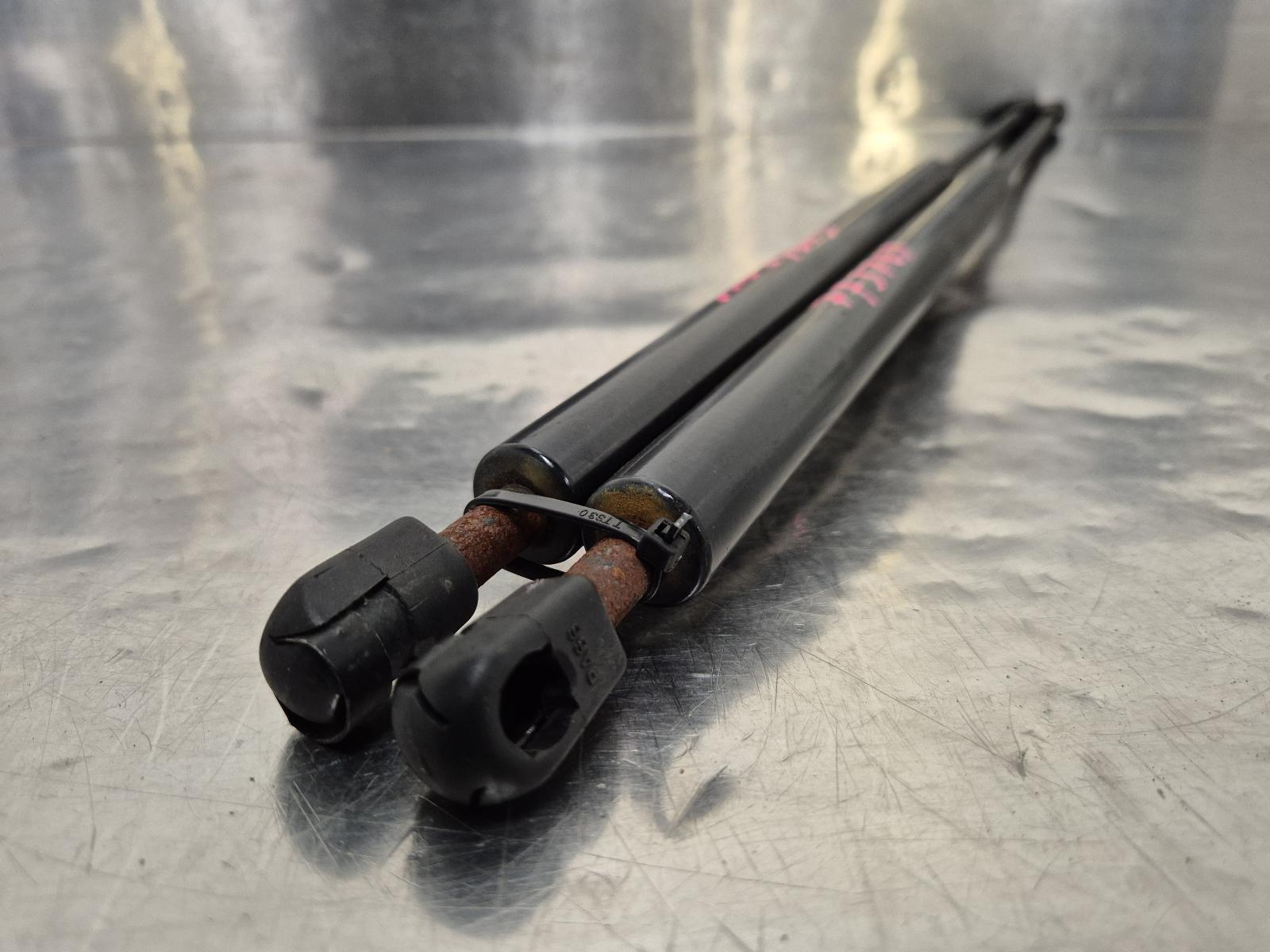 2014 Hyundai Iload/imax Hatch Strut View Auto part Hatch Strut Hyundai Iload/imax 2014