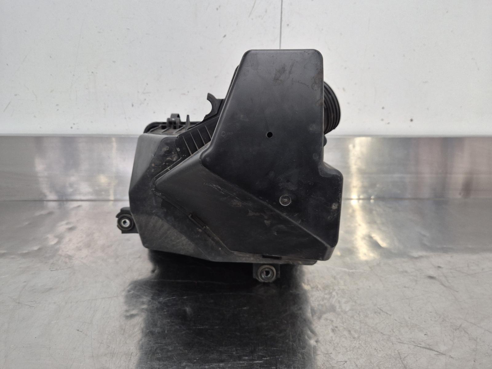 2014 Hyundai Iload/imax Air Cleaner/Box View Auto part Air Cleaner/Box Hyundai Iload/imax 2014
