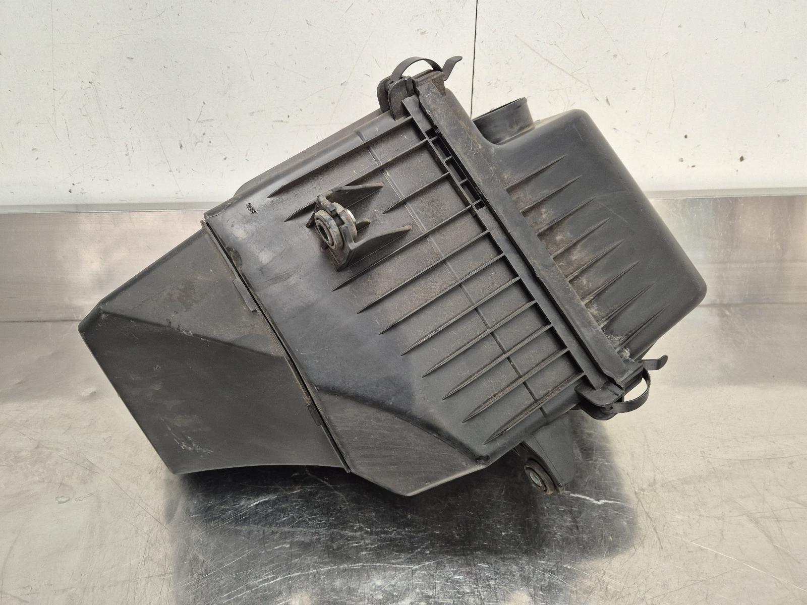 2014 Hyundai Iload/imax Air Cleaner/Box View Auto part Air Cleaner/Box Hyundai Iload/imax 2014