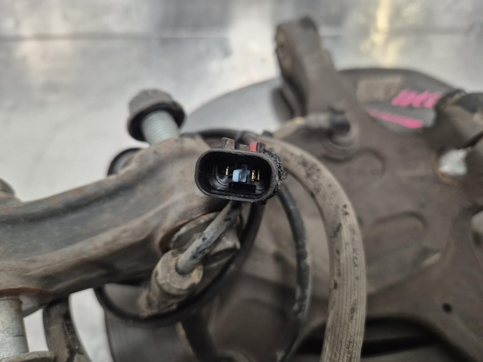 2014 Hyundai Iload/imax Left Front Hub Assembly View Auto part Left Front Hub Assembly Hyundai Iload/imax 2014
