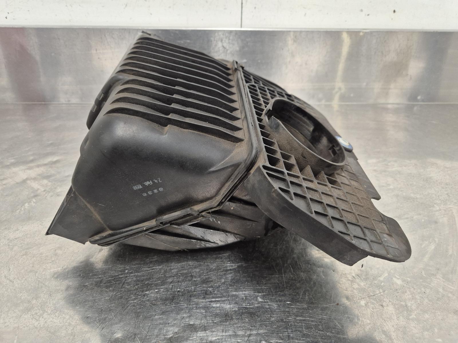 View Auto part Air Cleaner/Box Porsche Boxster 1998