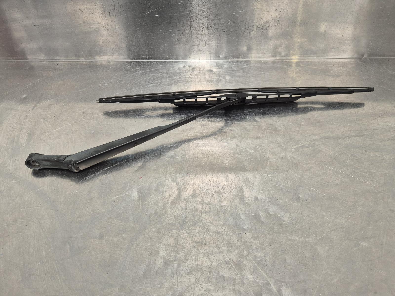View Auto part Wiper Arm Porsche Boxster 1998
