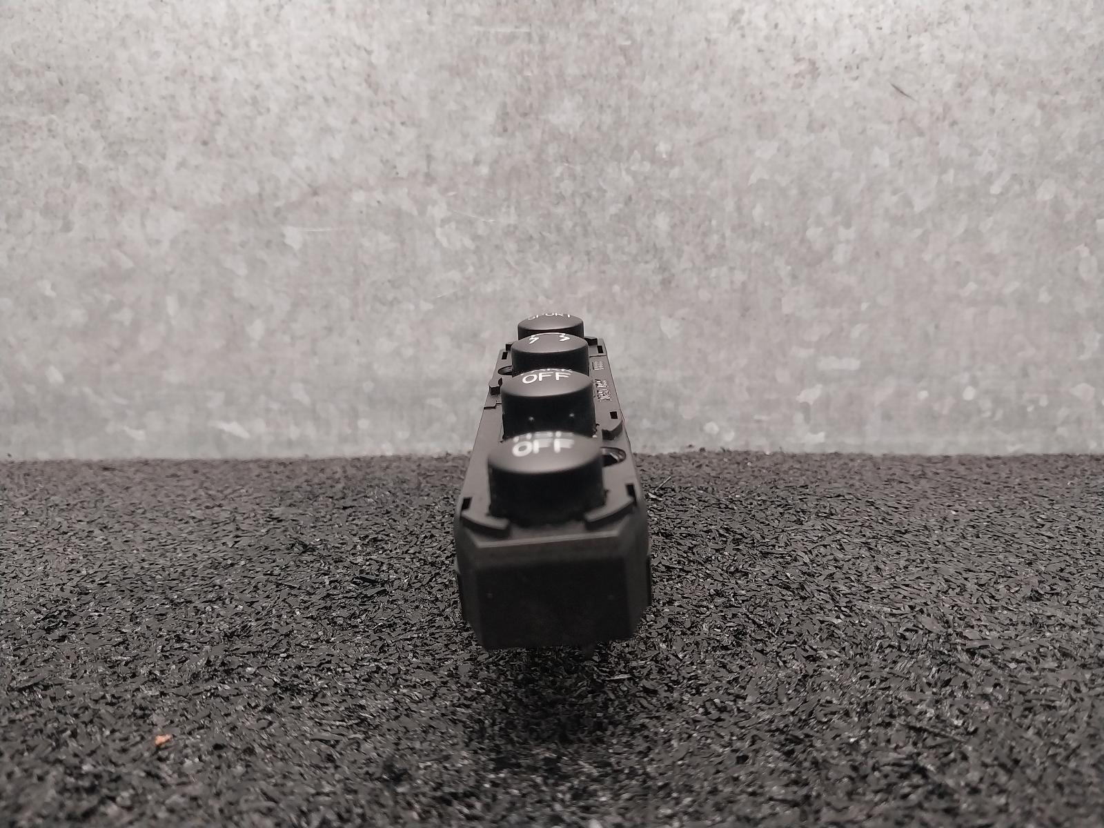 2008 Maserati Granturismo Misc Switch/Relay View Auto part Misc Switch/Relay Maserati Granturismo 2008