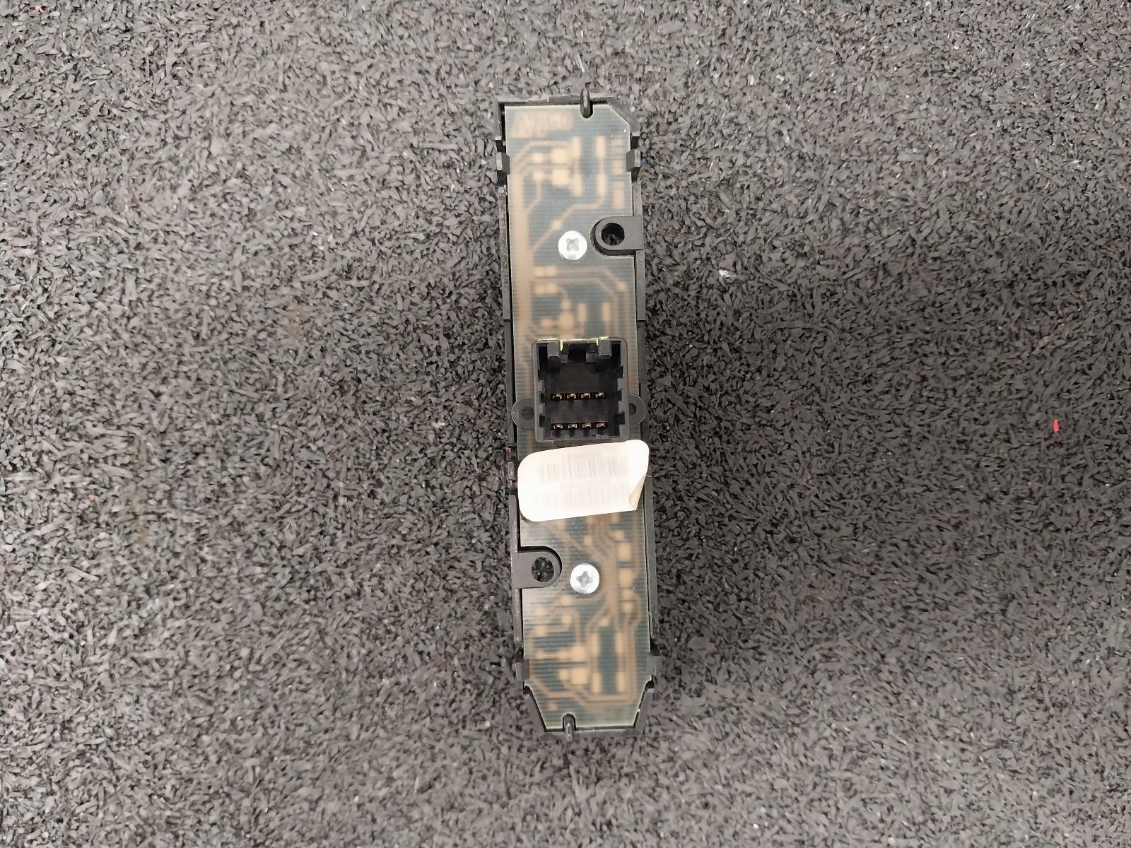 2008 Maserati Granturismo Misc Switch/Relay View Auto part Misc Switch/Relay Maserati Granturismo 2008