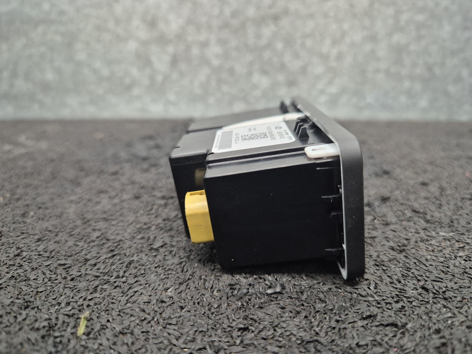 2018 Jaguar E Pace Misc Switch/Relay View Auto part Misc Switch/Relay Jaguar E Pace 2018