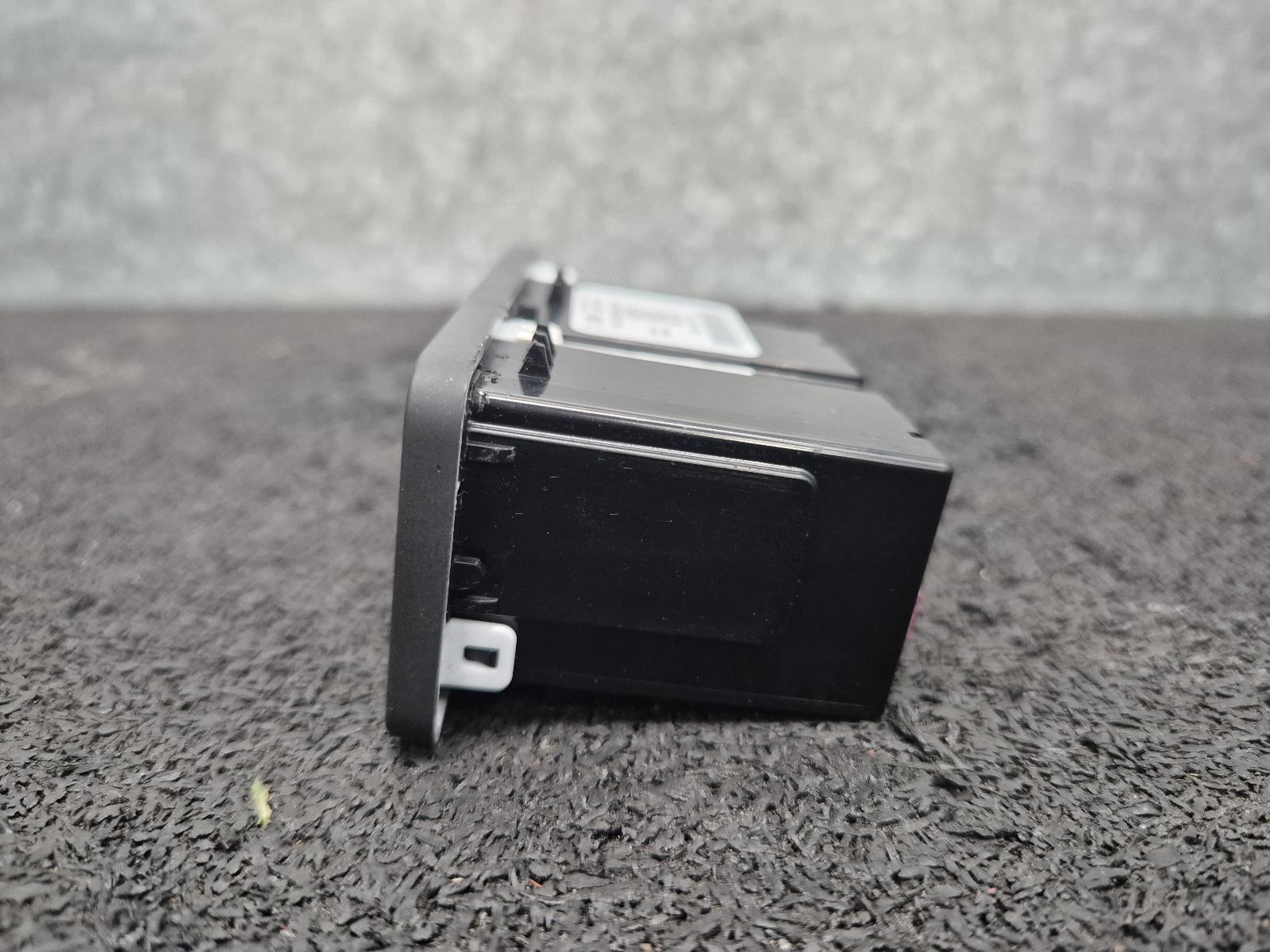 2018 Jaguar E Pace Misc Switch/Relay View Auto part Misc Switch/Relay Jaguar E Pace 2018