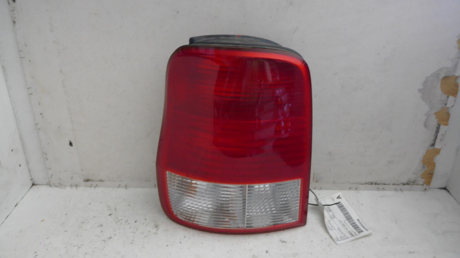 2003 Kia Carnival/grand Carnival Left Taillight View Auto part Left Taillight Kia Carnival/grand Carnival 2003