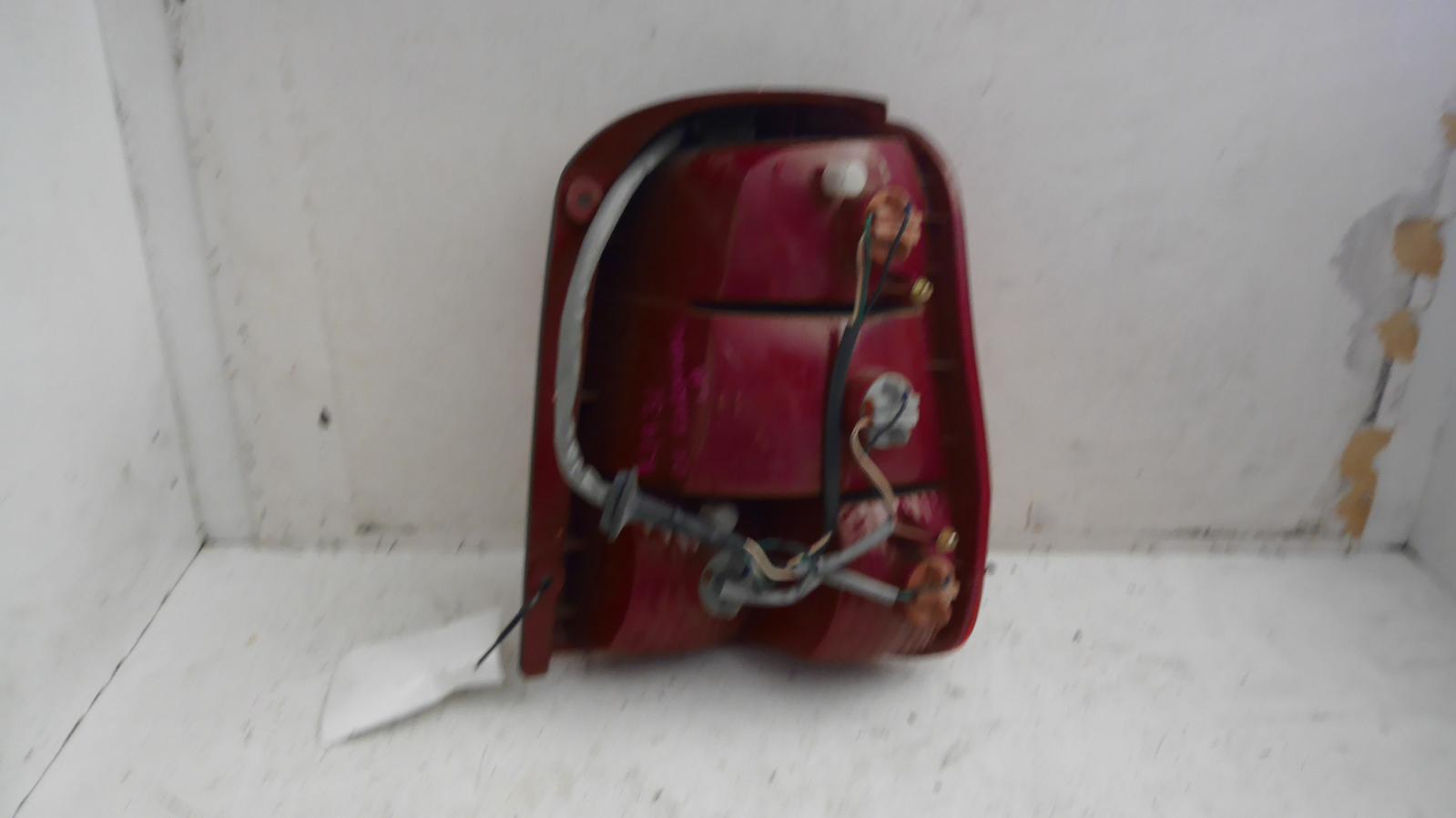 2003 Kia Carnival/grand Carnival Left Taillight View Auto part Left Taillight Kia Carnival/grand Carnival 2003