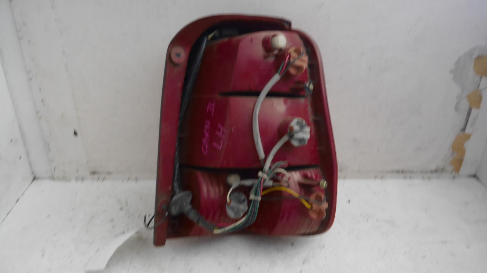 2003 Kia Carnival/grand Carnival Left Taillight View Auto part Left Taillight Kia Carnival/grand Carnival 2003