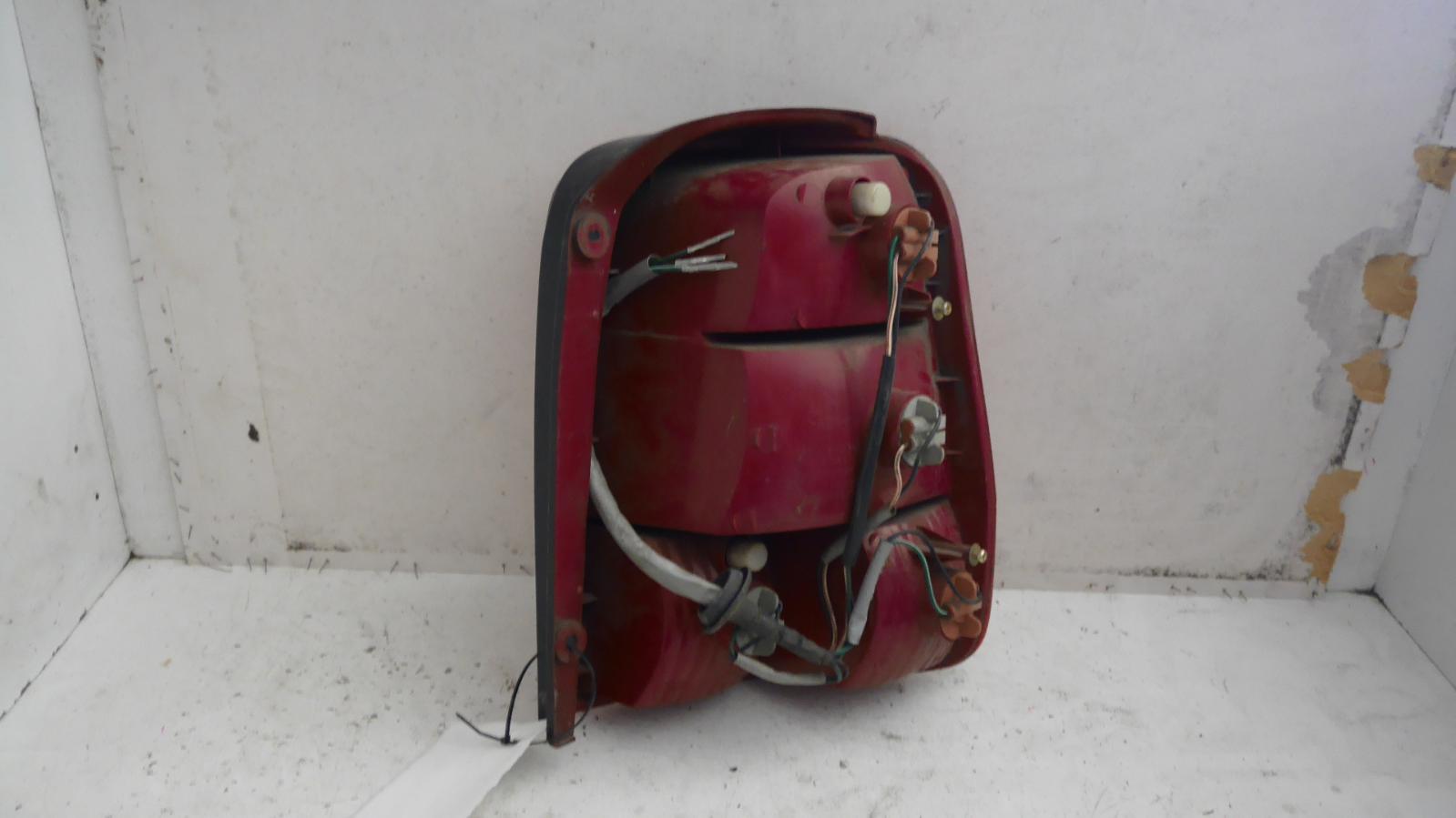 2003 Kia Carnival/grand Carnival Left Taillight View Auto part Left Taillight Kia Carnival/grand Carnival 2003