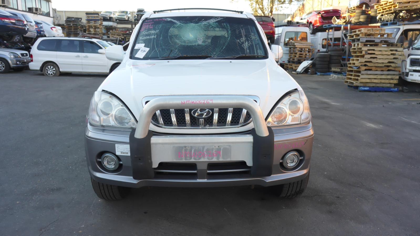 View Auto part Right Taillight Hyundai Terracan 2002