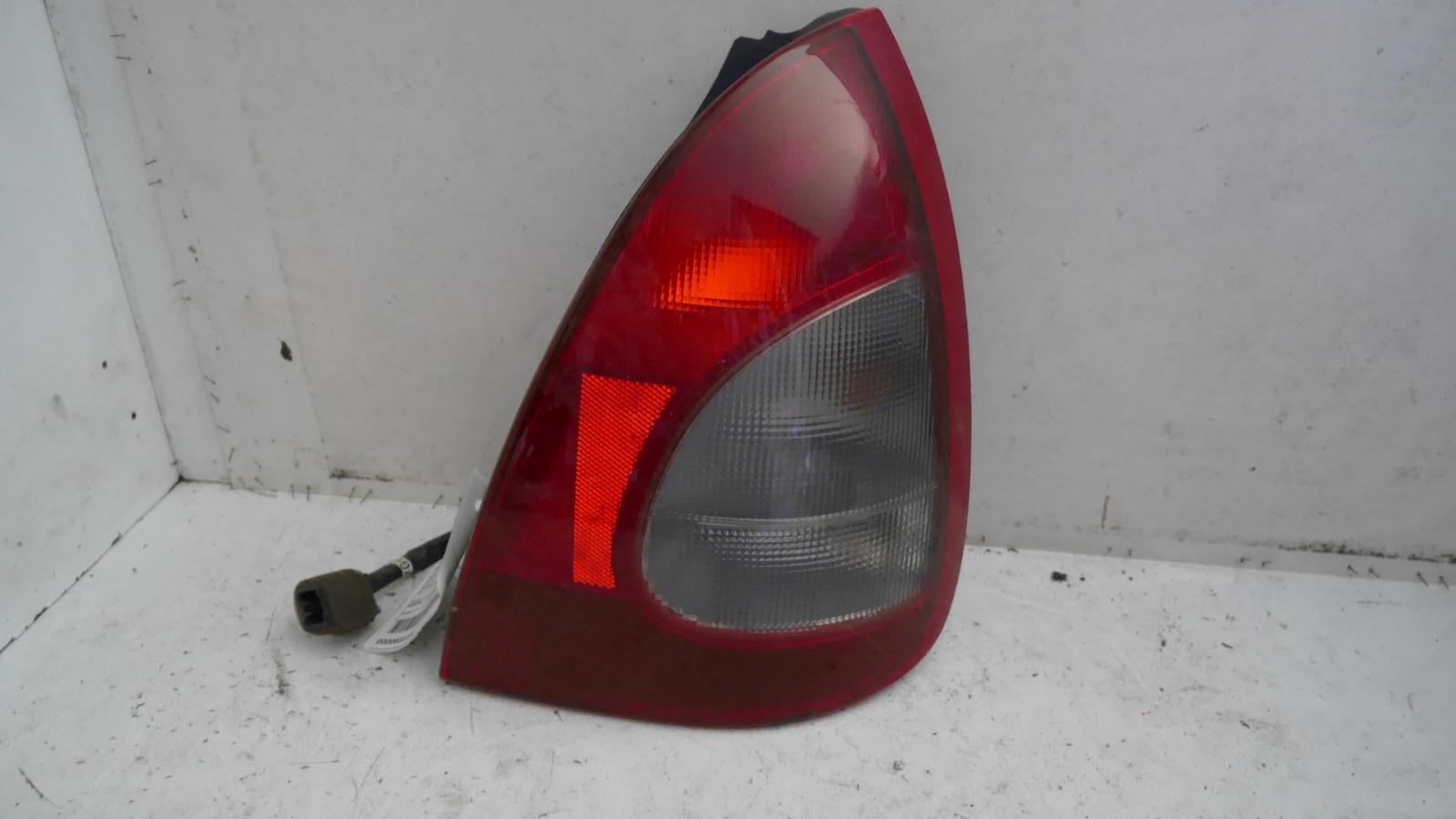 1998 Daewoo Nubira Right Taillight View Auto part Right Taillight Daewoo Nubira 1998