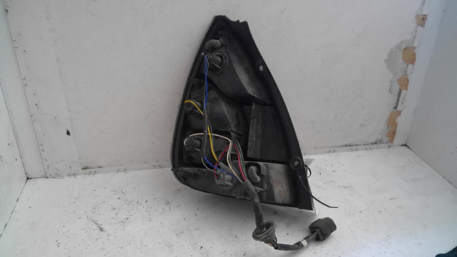 1998 Daewoo Nubira Right Taillight View Auto part Right Taillight Daewoo Nubira 1998