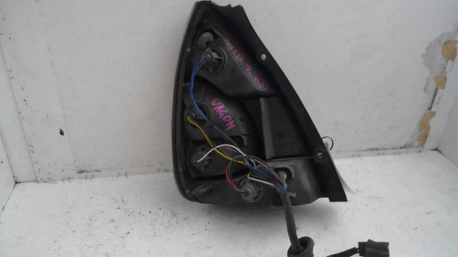 1998 Daewoo Nubira Right Taillight View Auto part Right Taillight Daewoo Nubira 1998