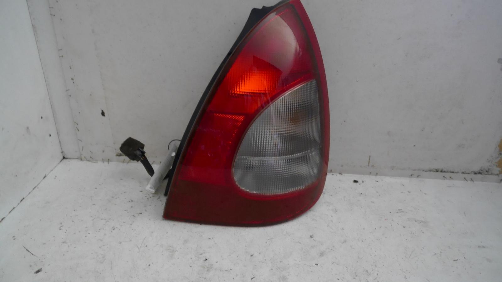 1998 Daewoo Nubira Right Taillight View Auto part Right Taillight Daewoo Nubira 1998