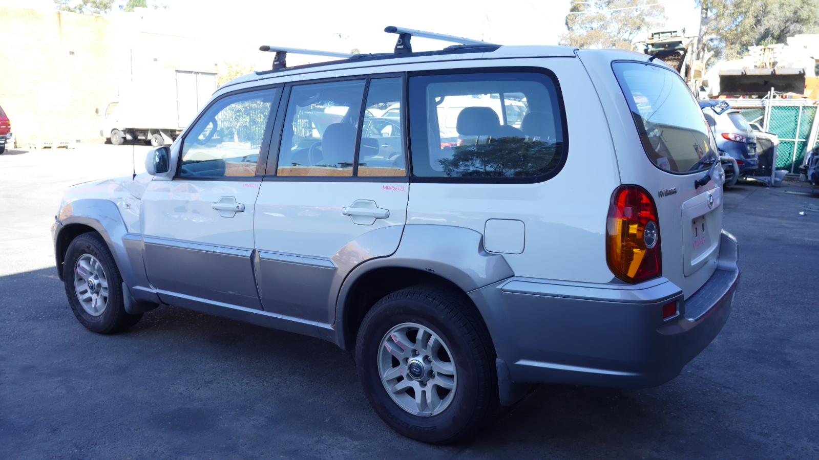 2004 Hyundai Terracan Rocker Assy/Cover View Auto part Rocker Assy/Cover Hyundai Terracan 2004