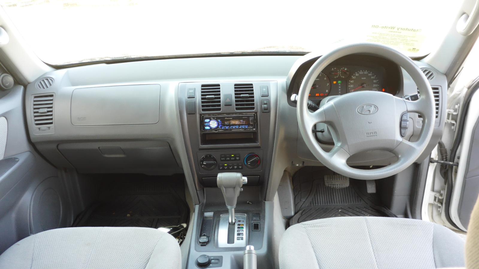 2004 Hyundai Terracan Rocker Assy/Cover View Auto part Rocker Assy/Cover Hyundai Terracan 2004