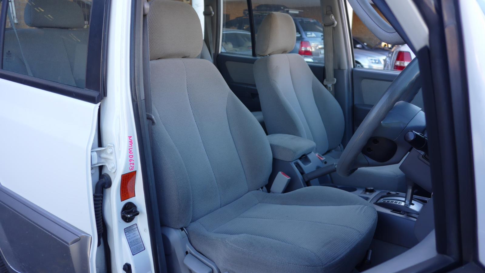 2004 Hyundai Terracan Rocker Assy/Cover View Auto part Rocker Assy/Cover Hyundai Terracan 2004