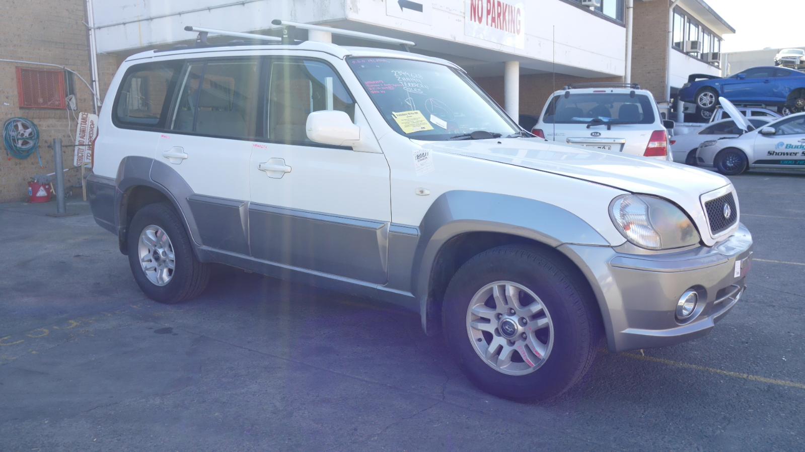 2004 Hyundai Terracan Rocker Assy/Cover View Auto part Rocker Assy/Cover Hyundai Terracan 2004