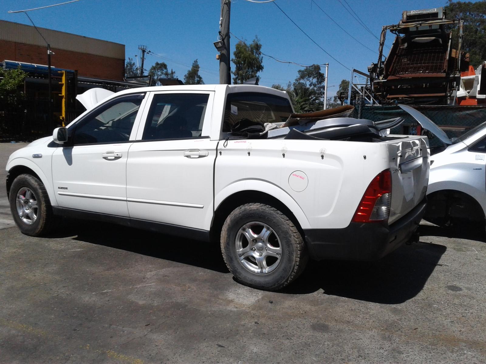 View Auto part Left Driveshaft Ssangyong Actyon 2009