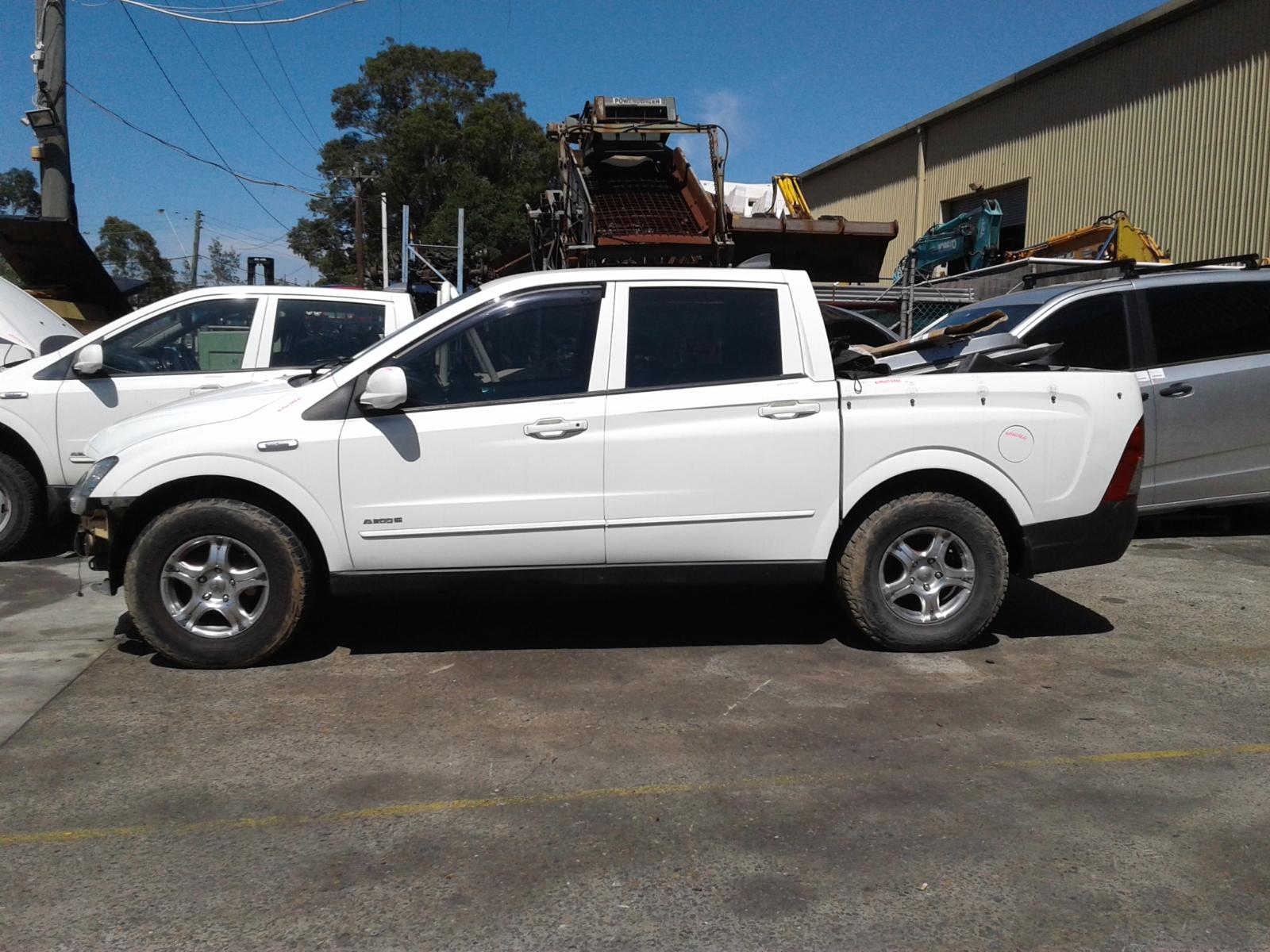 View Auto part Left Driveshaft Ssangyong Actyon 2009