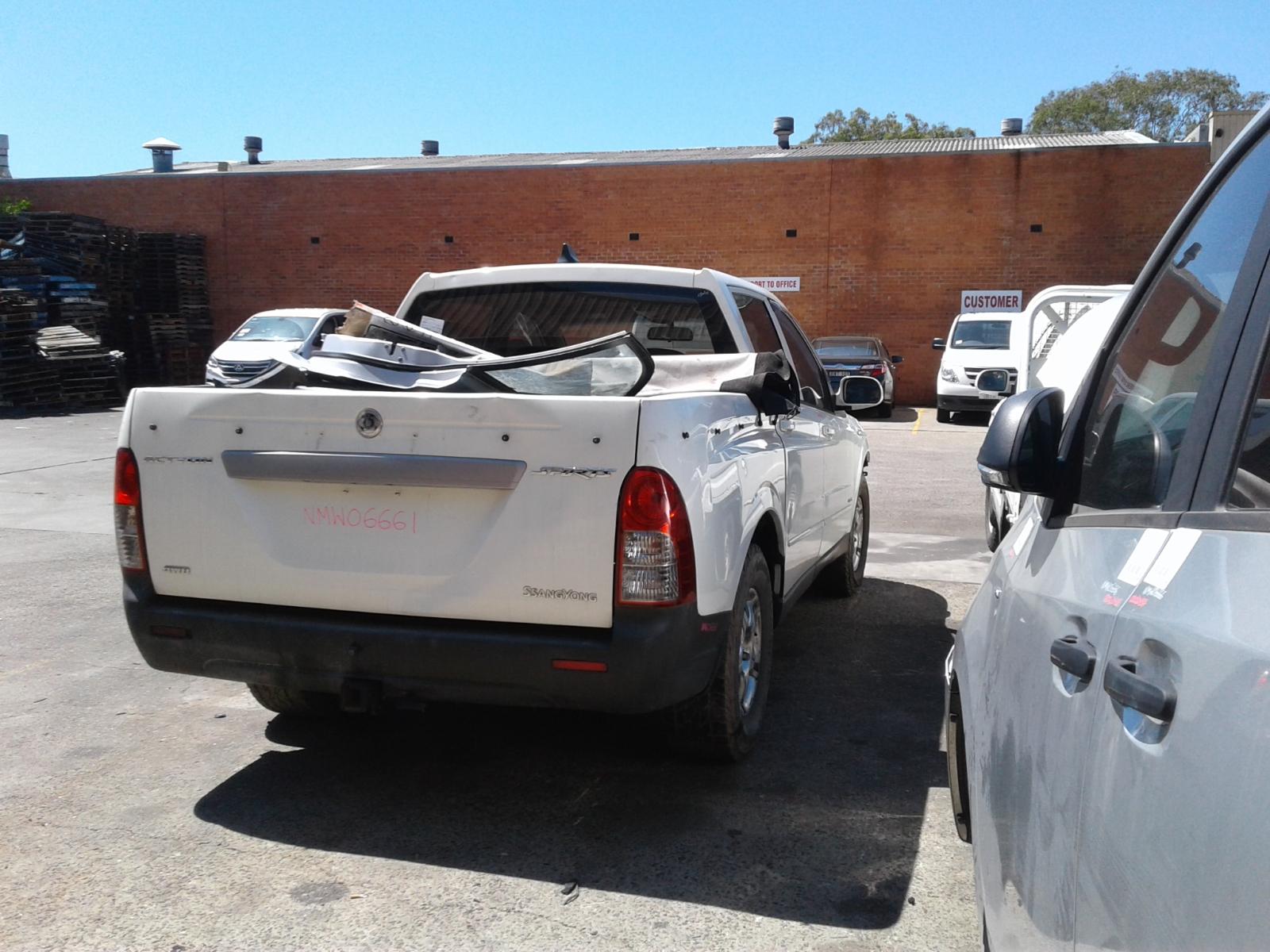 View Auto part Left Driveshaft Ssangyong Actyon 2009